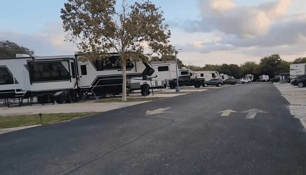 Top Resources and Apps to Find RV Parking